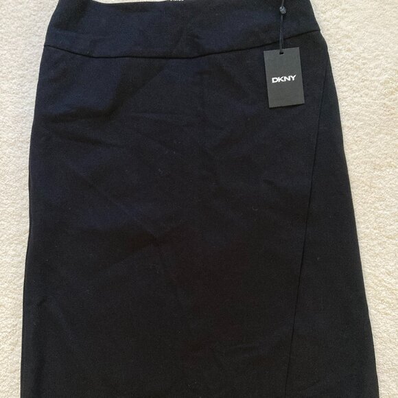 Classic DKNY Skirt - Picture 1 of 4